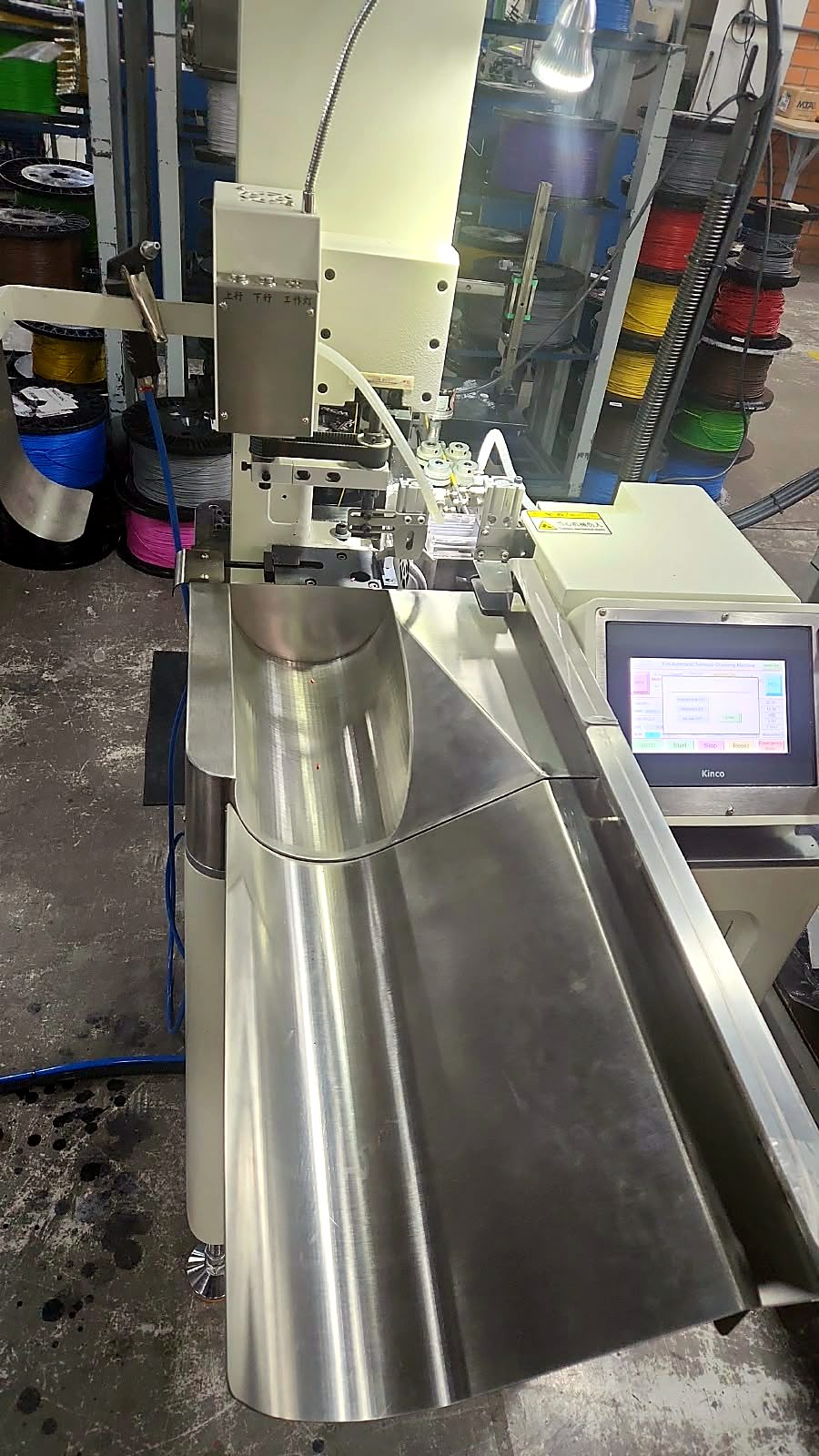 Máquina automática de crimpagem